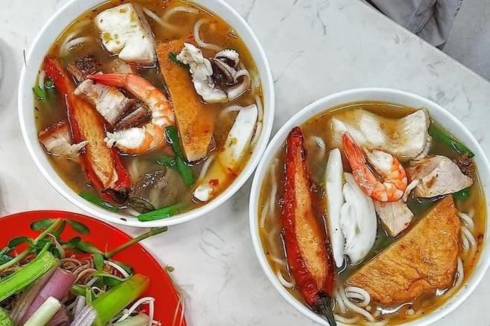 Đến với Miền Tây bạn không thể bỏ qua món hấp dẫn mang đậm hương vị nơi đây đó là "bún mắm" (Ảnh: Sưu tầm)