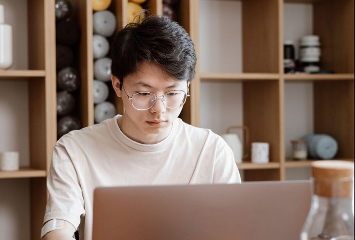 Người lao động dần quen làm việc trên môi trường kỹ thuật số. Ảnh: Artem Podrez/Pexels.