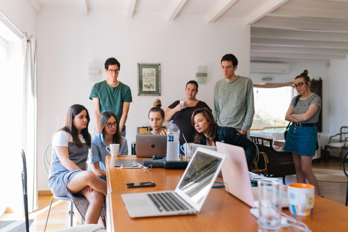  Làm việc kết hợp được dự báo sẽ là xu hướng chính trong tương lai. Ảnh: Fox/Pexels. 