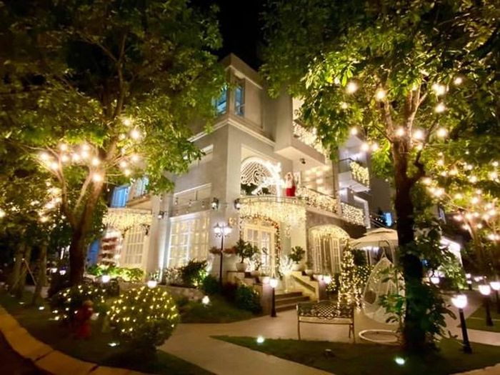 Không gian sống ảo lung linh phía bên ngoài căn biệt thự