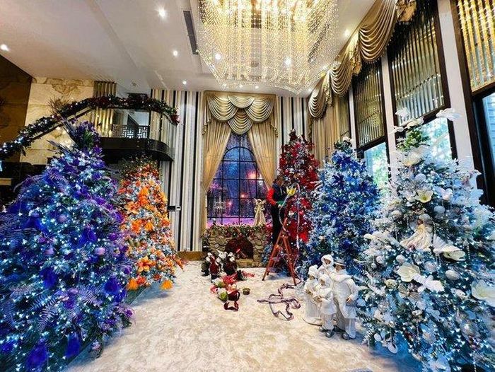 Đàm Vĩnh Hưng luôn chuẩn bị trang trí Noel từ rất sớm