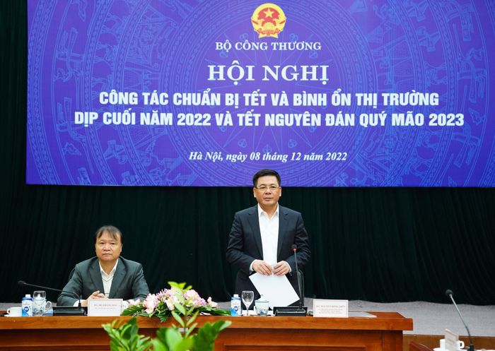 Lãnh đạo Bộ Công Thương đề nghị các địa phương, doanh nghiệp tăng tích trữ nguồn cung thực phẩm, không để xảy ra thiếu hàng hóa dịp Tết.