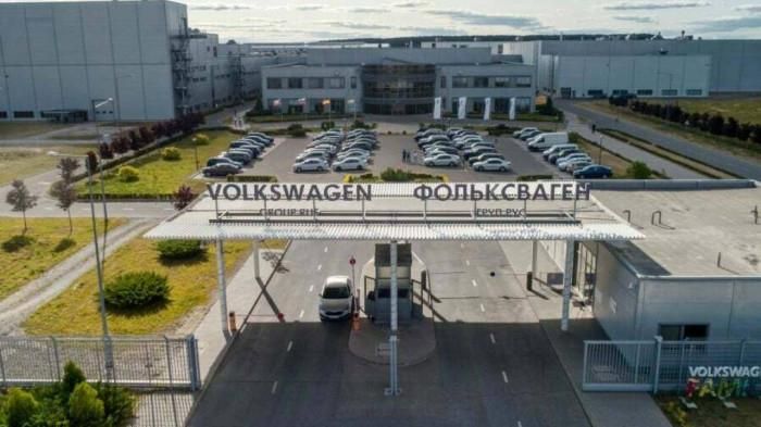 Nhà máy VW ở TP Kaluga tạm ngừng sản xuất, cho nhân viên giãn việc từ tháng 4/2022