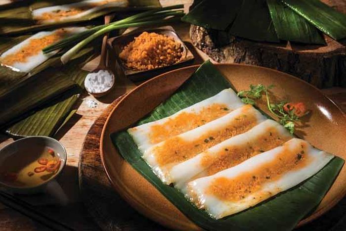 Bánh nậm là món đặc sản Huế không thể bỏ qua.