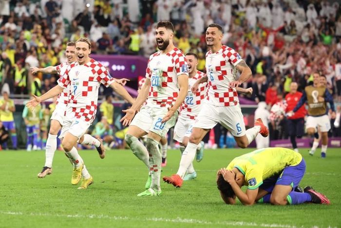 Tại đây, trong khi Rodrygo và Marquinhos thực hiện hỏng cho Brazil, thì các cầu thủ Croatia đều thực hiện thành công loạt sút của mình...
