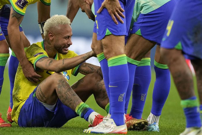Dường như không ai có thể an ủi Neymar lúc này