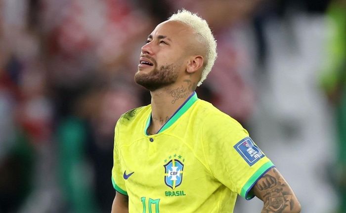 Neymar đã có 77 bàn thắng cho Brazil, sánh ngang huyền thoại Pele...