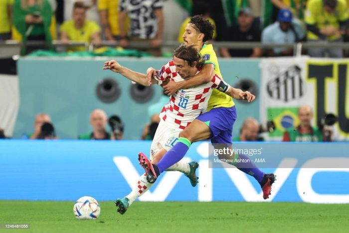 Luka Modric thi đấu bền bỉ giúp tuyển Croatia vào bán kết World Cup 2022.