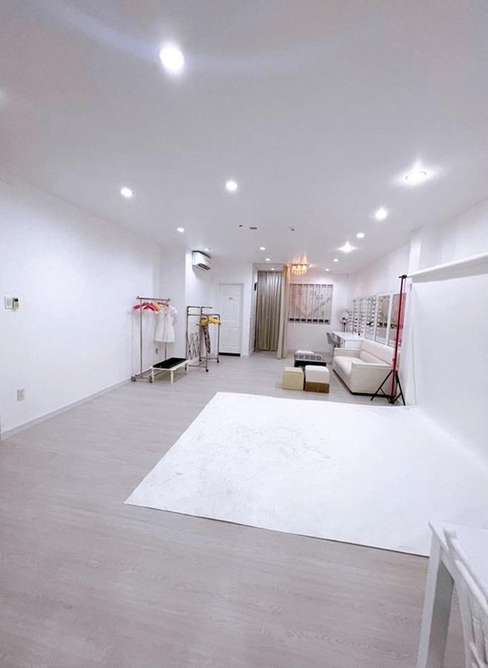 Phòng chụp studio riêng của người đẹp.