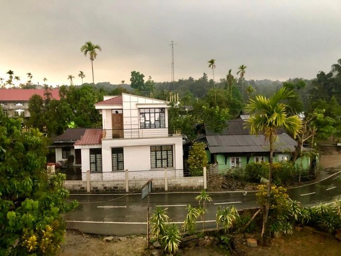  Tại Mawlynnong, bạn sẽ chẳng tìm thấy chút rác nào. Vậy làm thế nào Mawlynnong có thể tạo nên một cộng đồng sạch sẽ như vậy ở một quốc gia vệ sinh luôn là vấn đề nhức nhối? Câu trả lời là hãy bắt đầu từ thế hệ trẻ. Ảnh: Safari Life. 