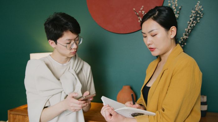 Thay vì lo lắng về những mục tiêu chưa làm được, chúng ta nên xốc lại tinh thần để bắt tay vào kế hoạch năm mới. Ảnh: Artem Podrez/Pexels.