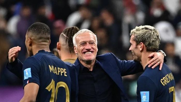 HLV Deschamps cho rằng Pháp có chút may mắn khi thắng Anh