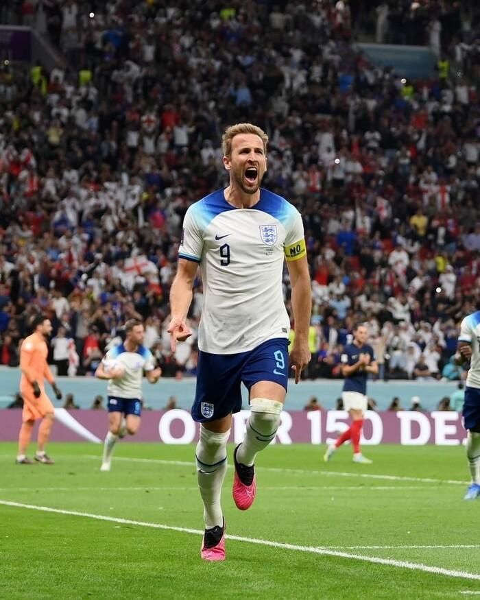Đến phút 52, Kane gỡ hòa cho Anh nhờ tình huống Saka mang về 1 quả phạt đền.