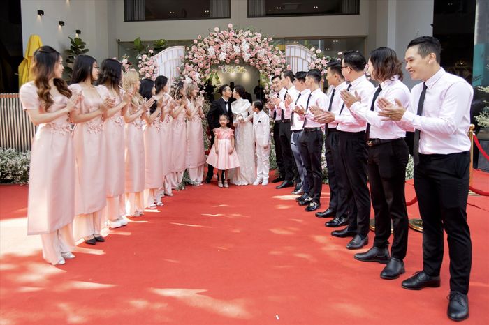 Chuyện tình từng vấp phải nhiều ý kiến nhưng với họ, mỗi ngày đều là ngày hạnh phúc. Hôn lễ cũng chính là minh chứng cho tình yêu bền chặt của 2 người. Ảnh: MXH.