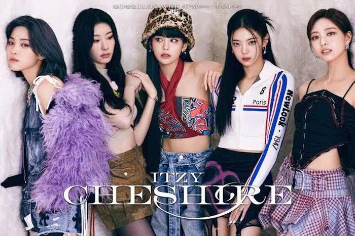 Bìa album "CHESHIRE" của ITZY