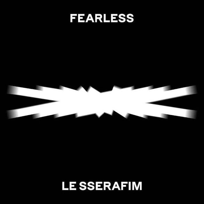 Bìa album "Fearless" của LE SSERAFIM