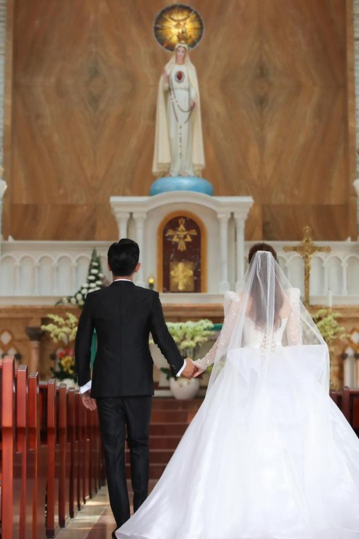 Đây chính là những hình ảnh trong MV cưới "Ngày trọng đại" được vợ chồng Khánh Thi thực hiện để kể về câu chuyện tình yêu trong suốt 13 năm bên nhau.