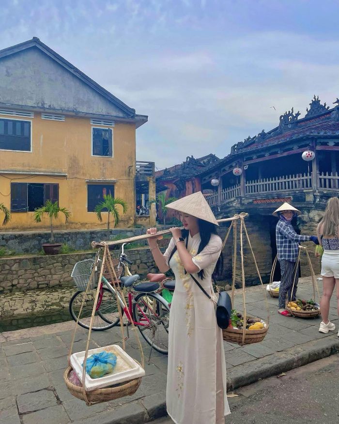 Nữ giáo viên Toán nói mình muốn quay lại Việt Nam và sẽ thử đến những địa điểm mới do người bản địa giới thiệu. Ảnh: NVCC.