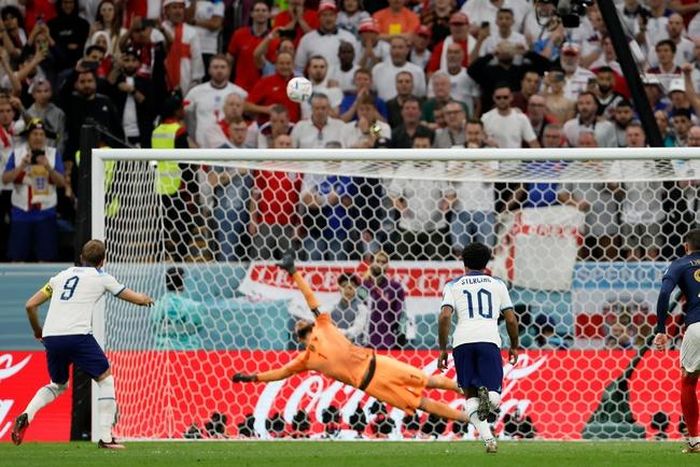 Harry Kane không thể thực hiện thành công quả 11m thứ hai, khiến Anh thua đau trước Pháp