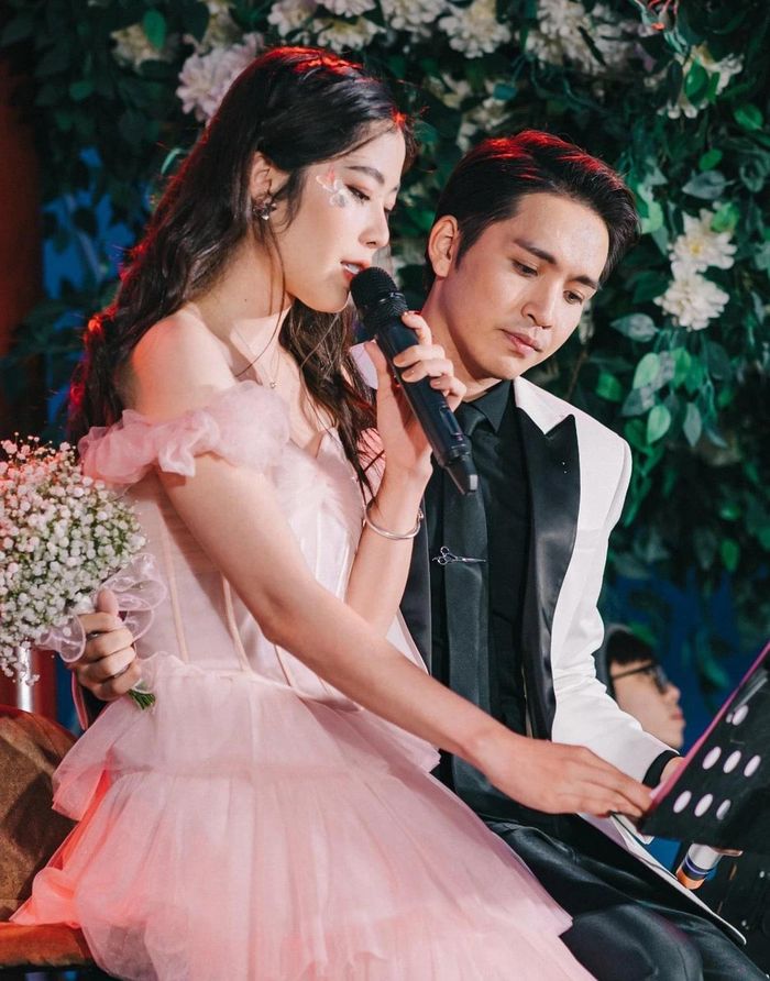 Cả hai từng có những cử chỉ thân mật với nhau.