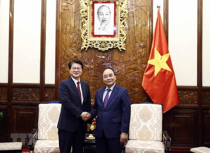 Chủ tịch nước Nguyễn Xuân Phúc tiếp ông Seong Ghi-hong, Chủ tịch, Giám đốc điều hành Hãng Thông tấn Yonhap của Hàn Quốc. (Ảnh: Thống Nhất/TTXVN)
