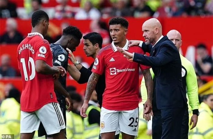 Ten Hag không biết rõ ngày trở lại MU của Sancho