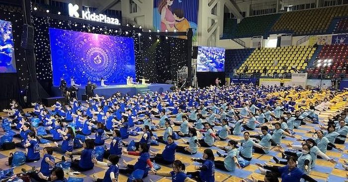 KidsPlaza đã cùng 800 mẹ bầu đồng diễn Yoga truyền cảm hứng