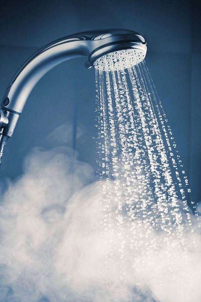 Tắm nước nóng quá nhiều sẽ làm khô da của bạn