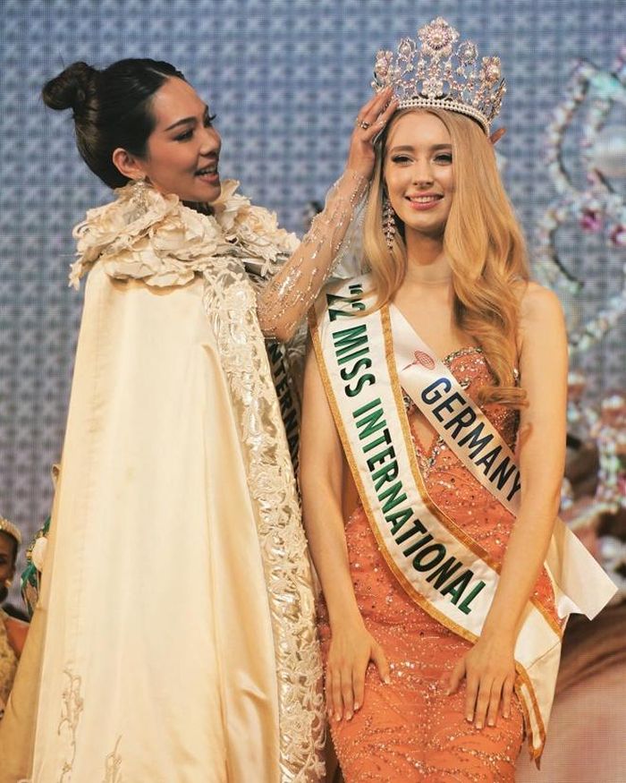 Khoảnh khắc người đẹp Jasmin Selberg đăng quang ngôi vị Hoa hậu Quốc tế 2022. (Ảnh: Miss International).
