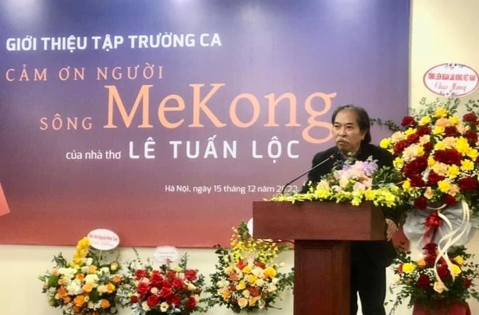 Chủ tịch Hội nhà văn VN Nguyễn Quảng Thiều phát biểu khai mạc