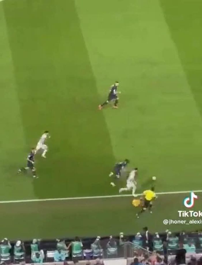 Sau đó là tình huống Messi "phá giá" Gvardiol