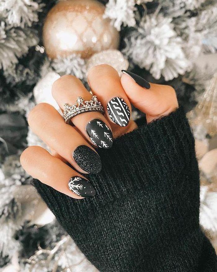  Bộ nail ngắn với màu đen cá tính. 