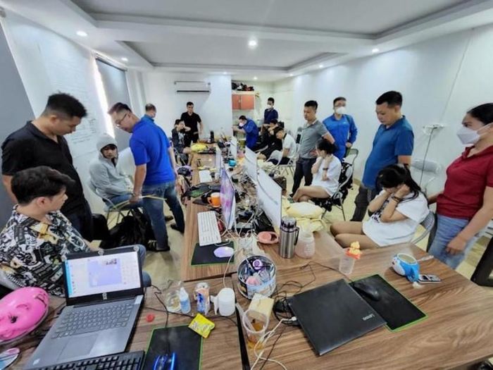 Công an thành phố Lào Cai phối hợp với các đơn vị nghiệp vụ của Công an tỉnh Lào Cai và Cục Nghiệp vụ Bộ Công an triệt phá đường dây cho vay nặng lãi qua App.