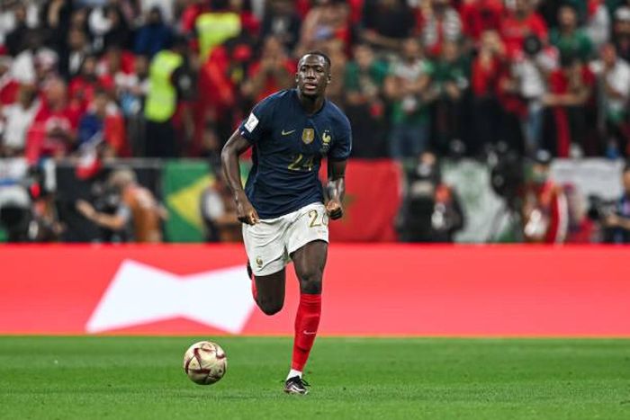 Konate nhiễm cúm lạc đà, có thể vắng mặt ở chung kết World Cup
