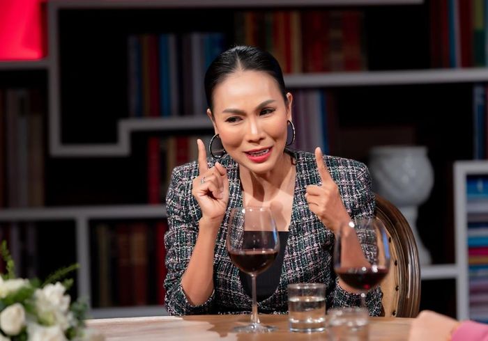Ca sĩ bật khóc khi nhớ về những biến cố hôn nhân. 