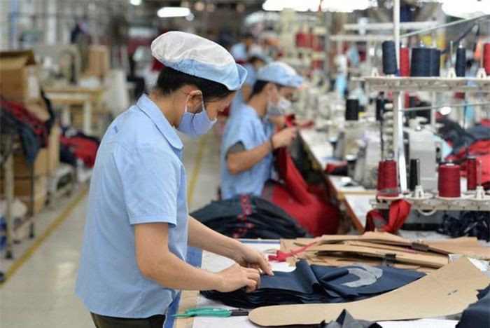 Dù thị trường có nhiều thách thức, nhưng dệt may vẫn có cơ hội cán đích mục tiêu xuất khẩu 43 - 44 tỷ USD trong cả năm nay. (Ảnh: PLO)