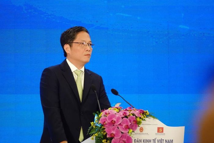 Trưởng ban Kinh tế Trung ương Trần Tuấn Anh phát biểu đề dẫn tại Phiên toàn thể diễn ra chiều ngày 17-12-2022.