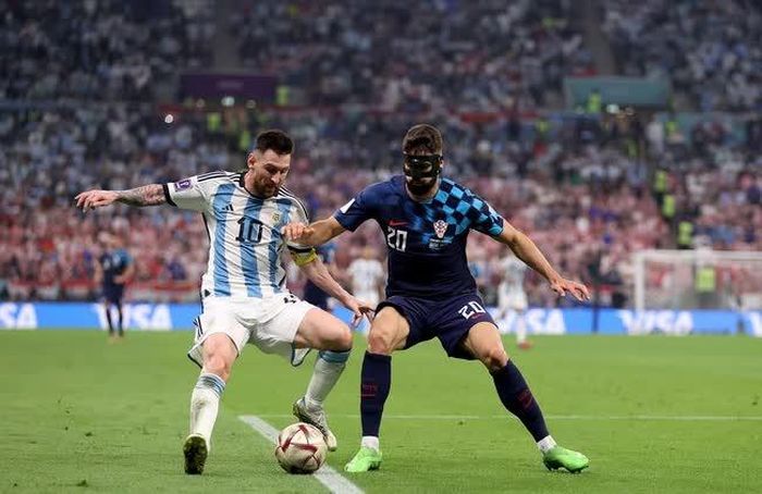 Pha bóng Messi biến "hậu vệ 100 triệu bảng" Gvardiol thành gã hề