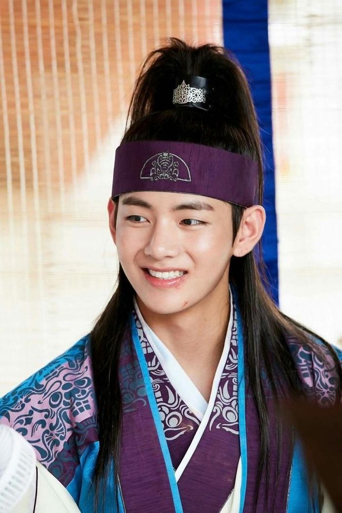 V trong phim "Hwarang: The Poet Warrior Youth"