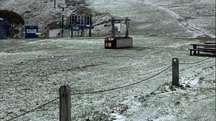 Tuyết rơi ở Mt Hotham. (Ảnh: skynews)