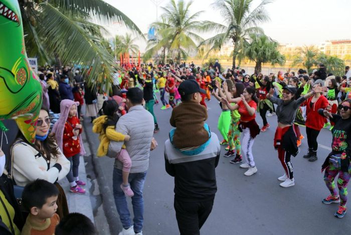 Carnaval mùa Đông Hạ Long năm nay với nhiều nét mới hứa hẹn sẽ thu hút đông đảo người dân, du khách. Ảnh chụp tại Carnaval mùa Đông 2021. Ảnh: Minh Hà