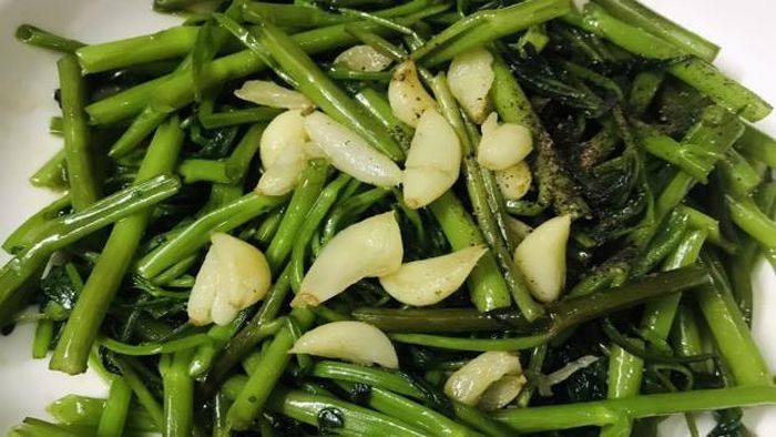 Sử dụng tỏi trong các món ăn hàng ngày.
