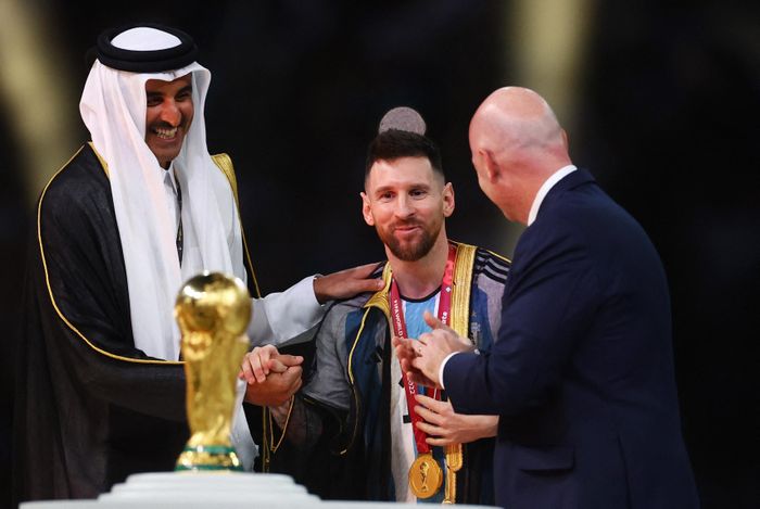 Messi nhận món quà đặc biệt từ chủ nhà World Cup.