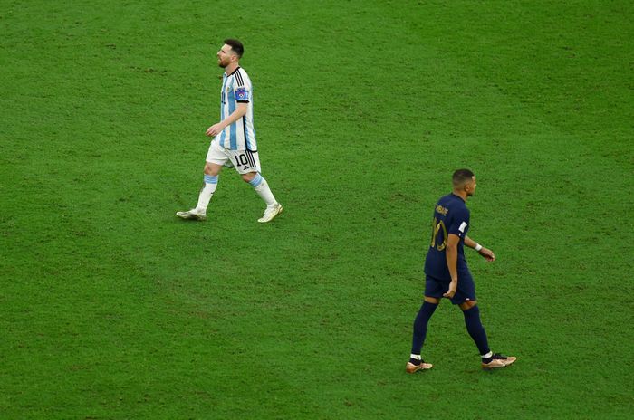 Messi và Mbappe đã có màn đấu tay đôi giàu cảm xúc ở chung kết World Cup 2022. Ảnh: Reuters.