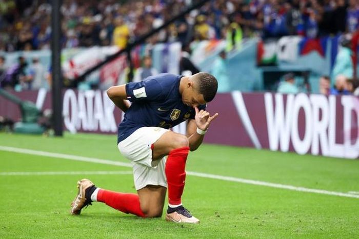 Mbappe ăn mừng sau khi ghi bàn vào lưới Australia