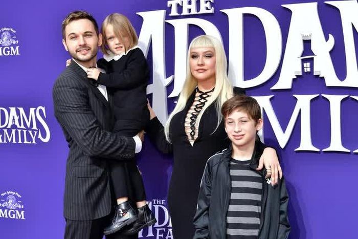 Christina Aguilera có cuộc sống viên mãn bên vị hôn phu và hai con