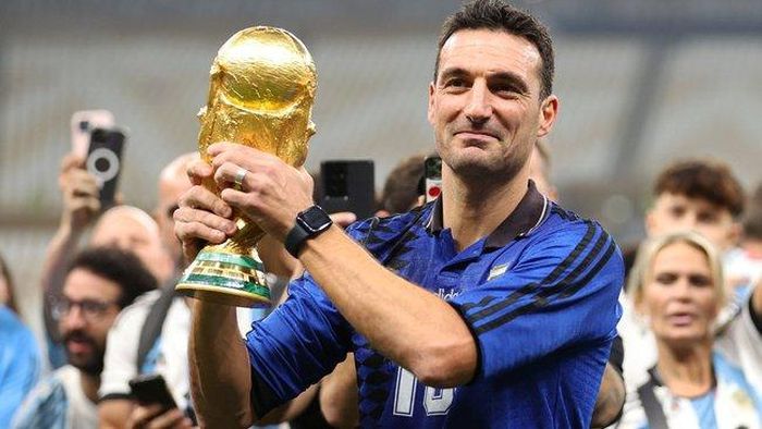 HLV Scaloni đã làm thay đổi cuộc đời Messi