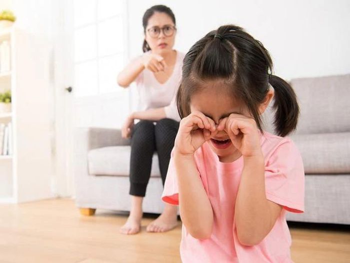 Sự thiếu công bằng của cha mẹ chính là nguyên nhân ức chế của trẻ, đẩy khoảng cách giữa cha mẹ và con cái ra xa. Ảnh minh họa