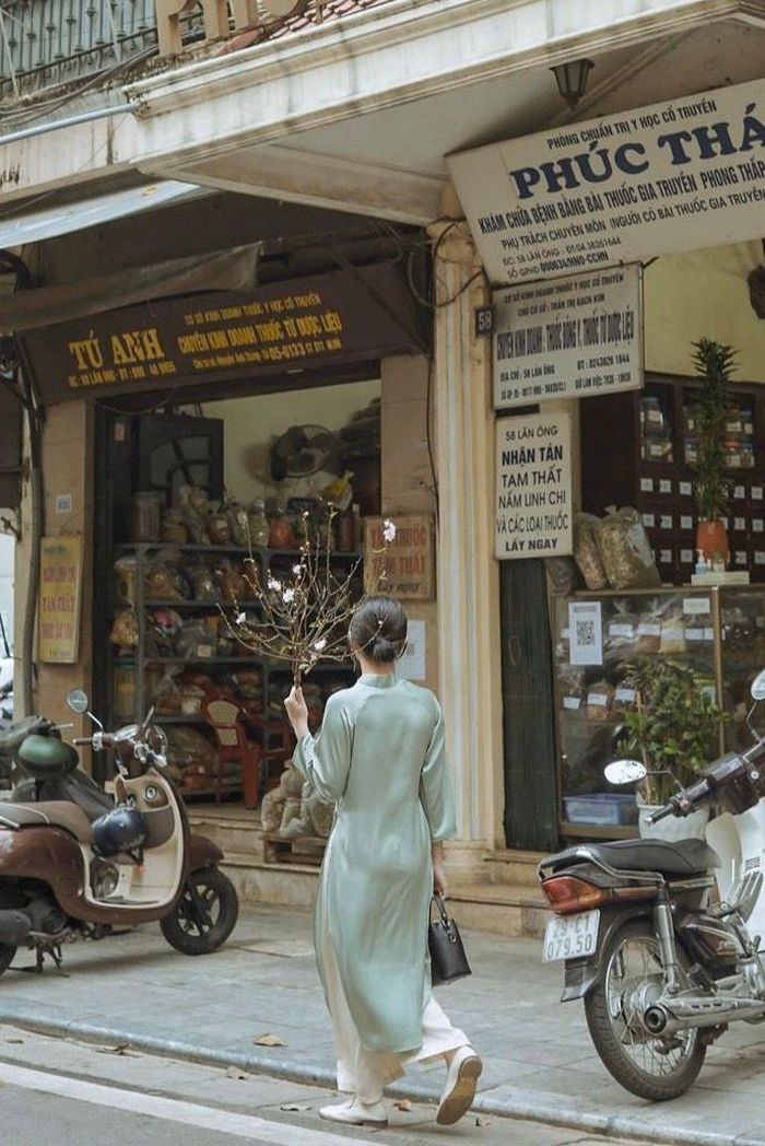  Phương Anh thực hiện bộ hình mang phong cách cổ điển, gợi nhớ Hà Nội xưa. 