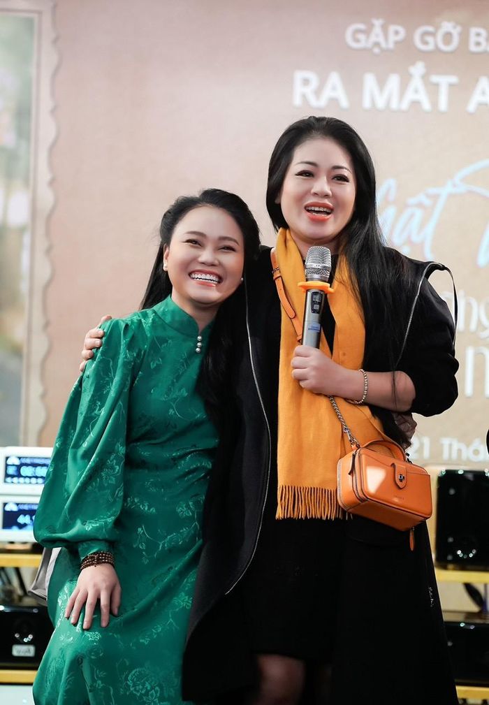 Anh Thơ là cô giáo của Nhật Thảo tại trường nhạc.